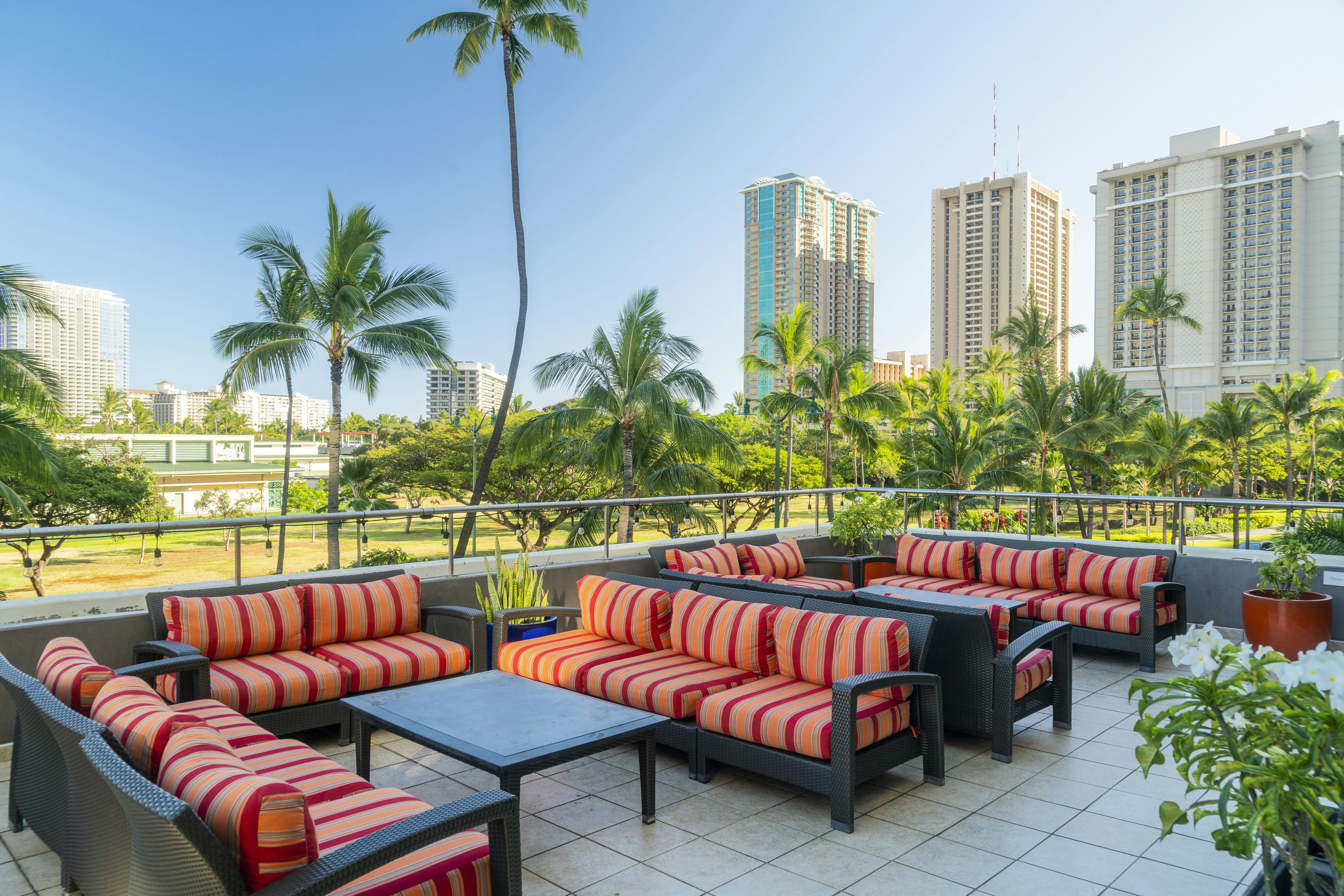 Doubletree By Hilton Alana Waikiki Beach Hotel 34/73