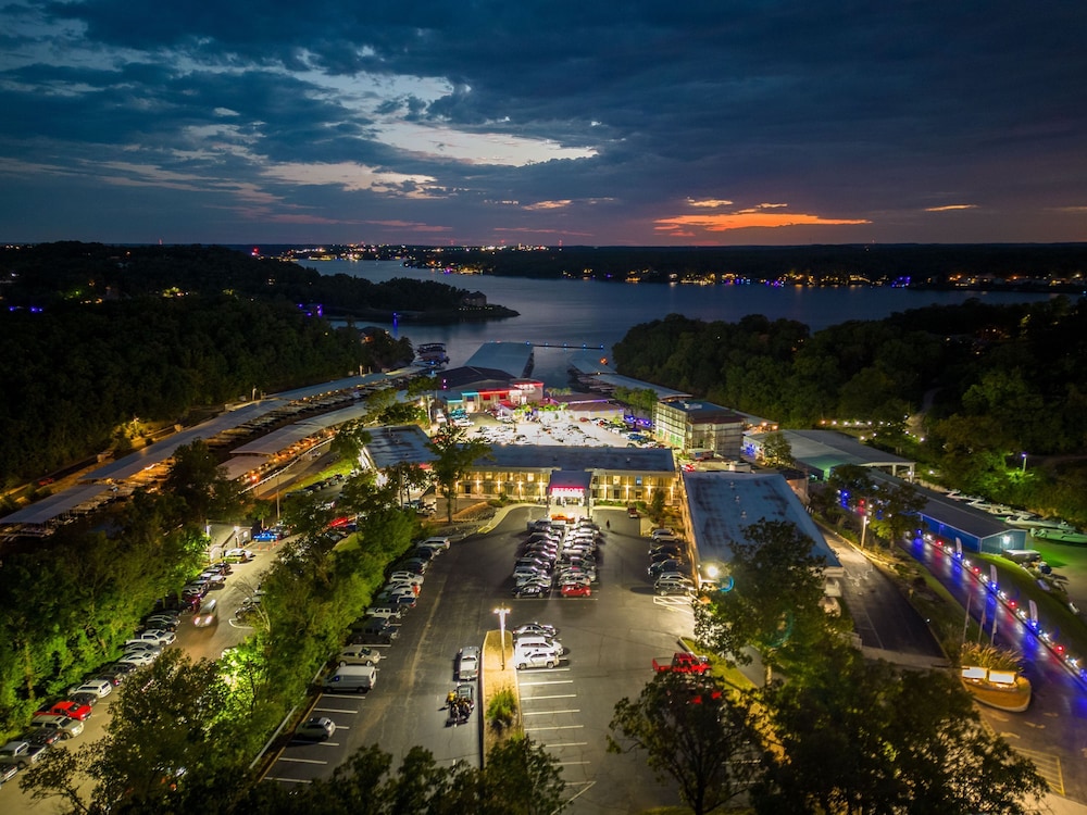 The Resort at Lake of the Ozarks 4/51