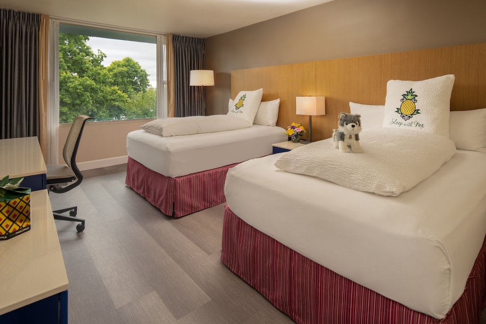 ROOM, 2 DOUBLE BEDS, WATER FRONT
