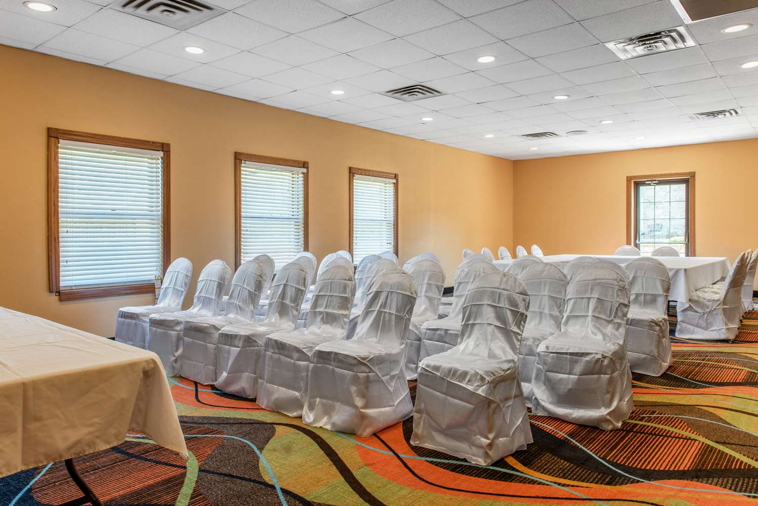 Quality Inn & Suites Bedford West IN 37/40