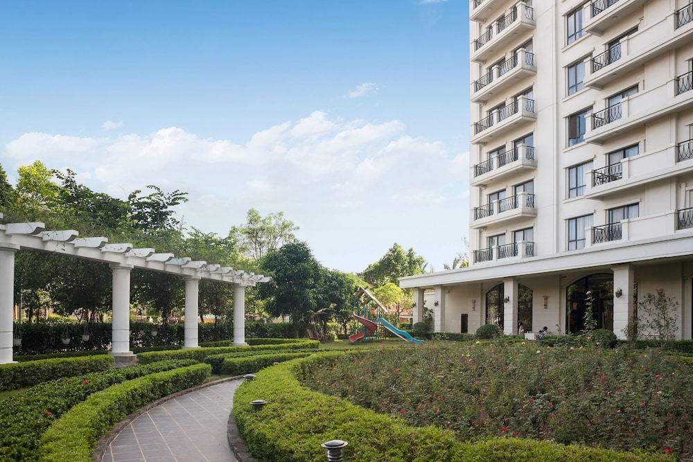 Elegant Suites Westlake 69/72