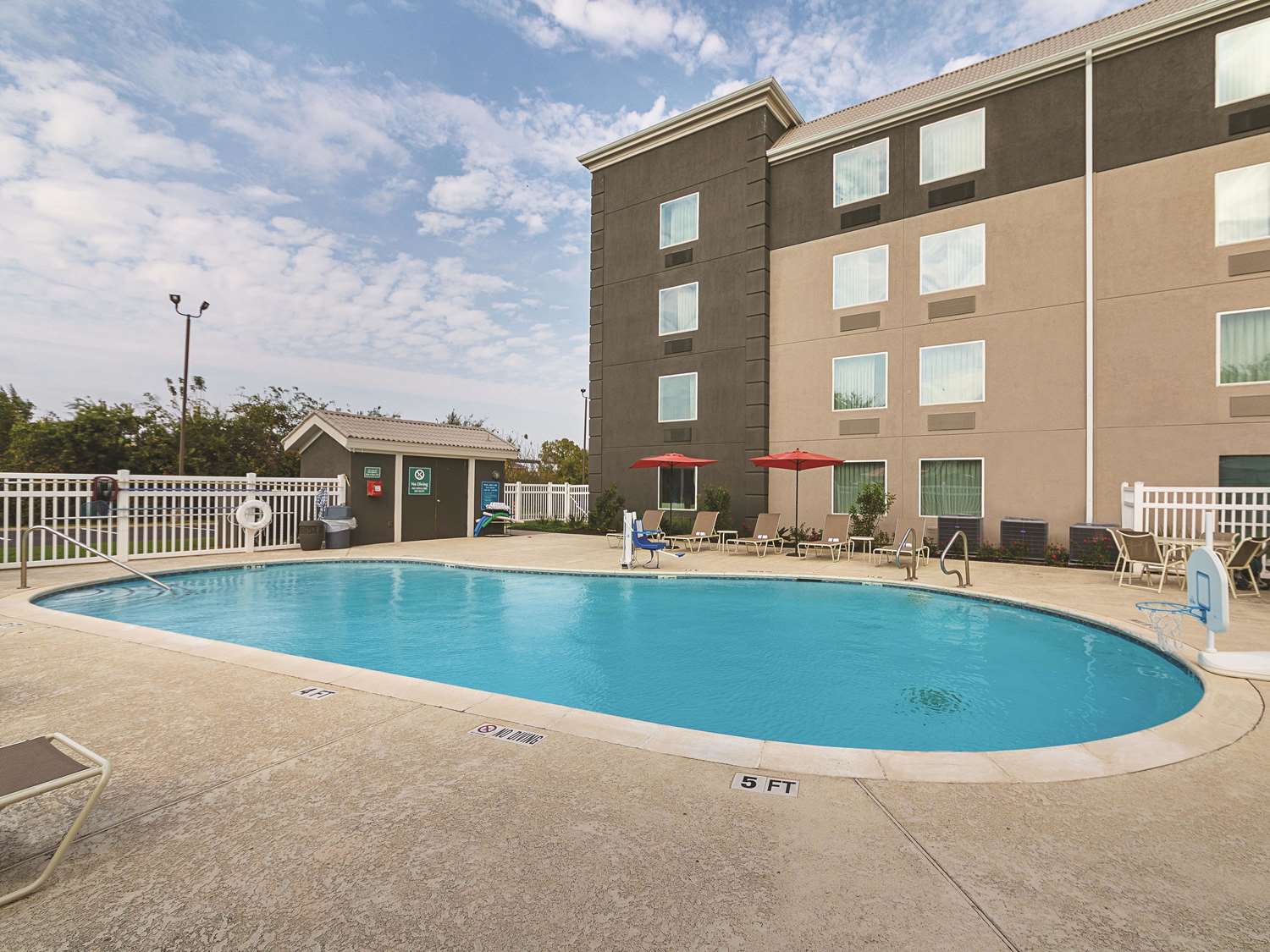 La Quinta Inn & Suites by Wyndham Austin Round Rock 4/16