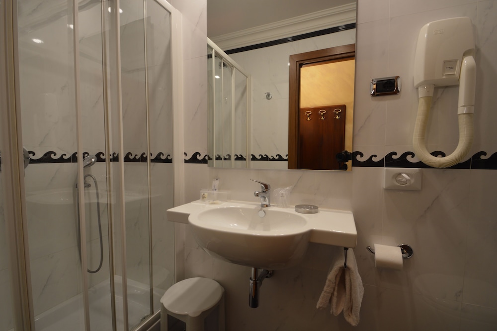 Hotel Montecarlo Roma 24/48