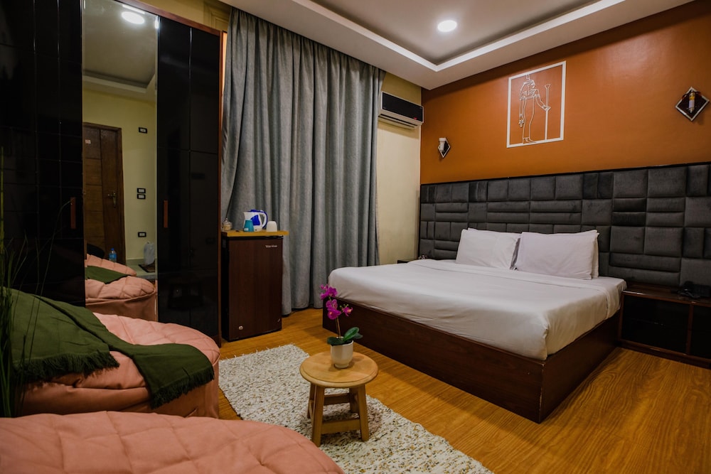 Capital Hotel 31/50