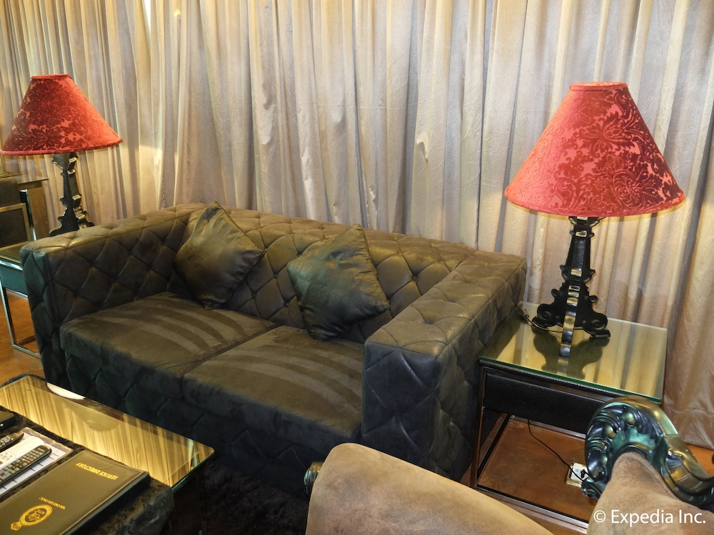 Fields Plaza Suites 44/65