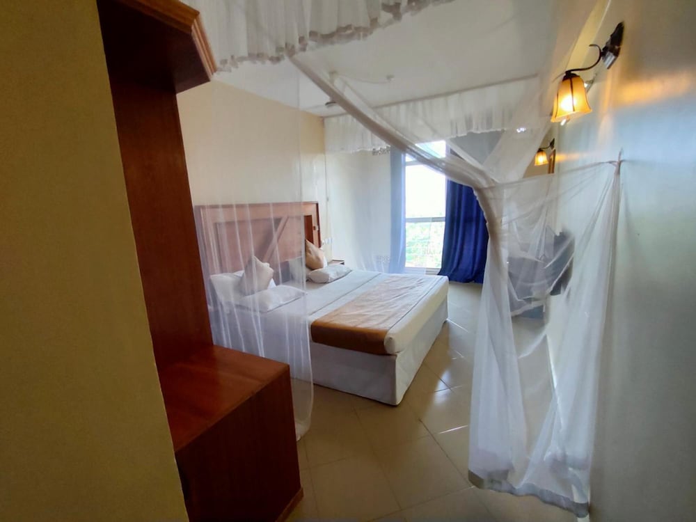Pulickal Airport Hotel 24/50