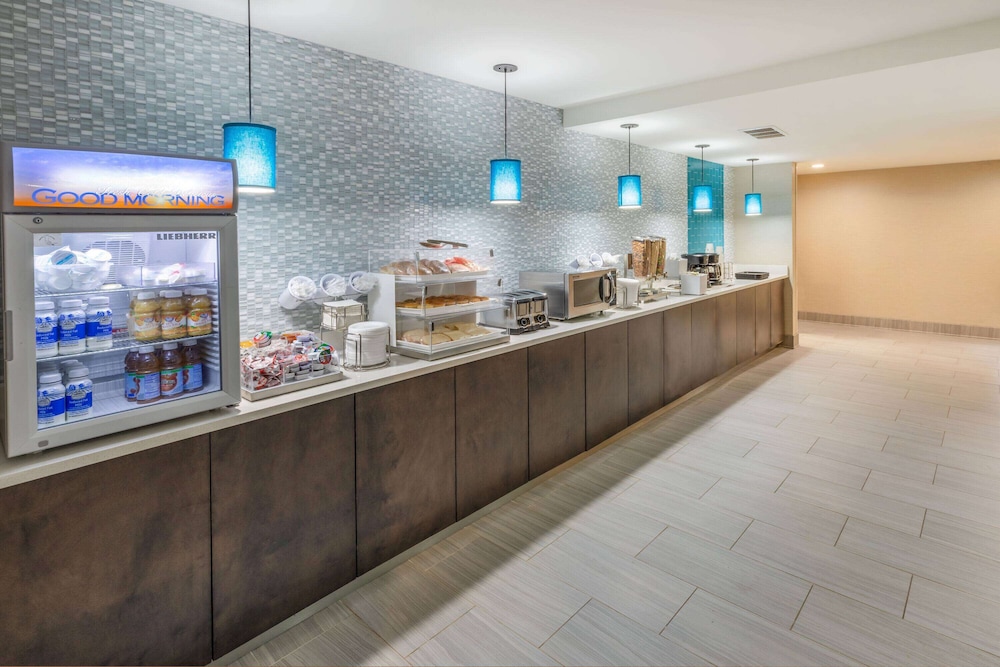 La Quinta Inn and Suites by Wyndham Jonesboro 13/26