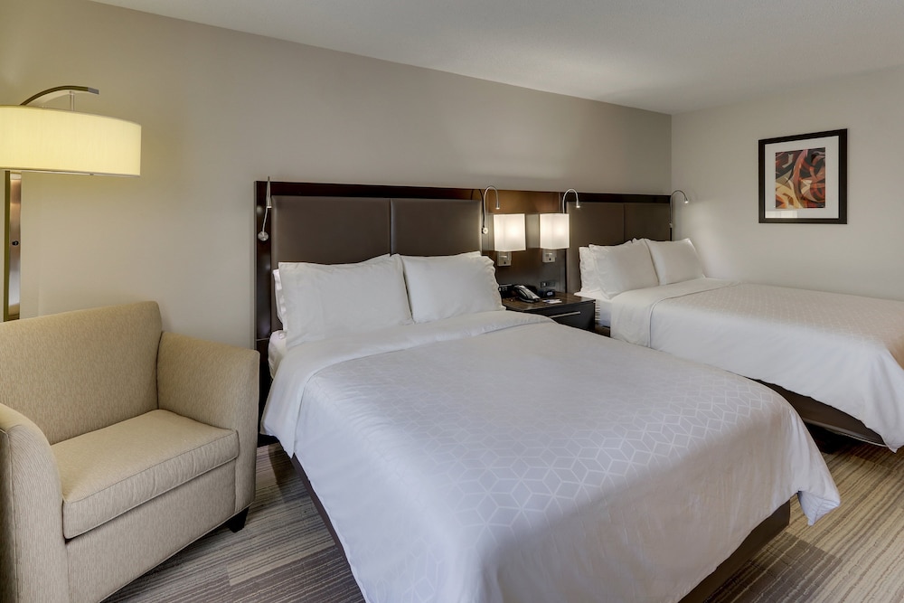 Holiday Inn Express & Suites Dayton-Centerville by IHG 16/52