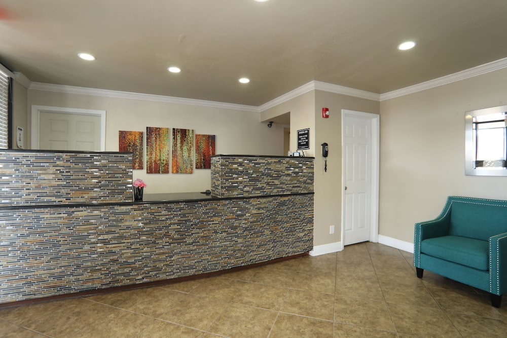 Days Inn by Wyndham Foley 18/33