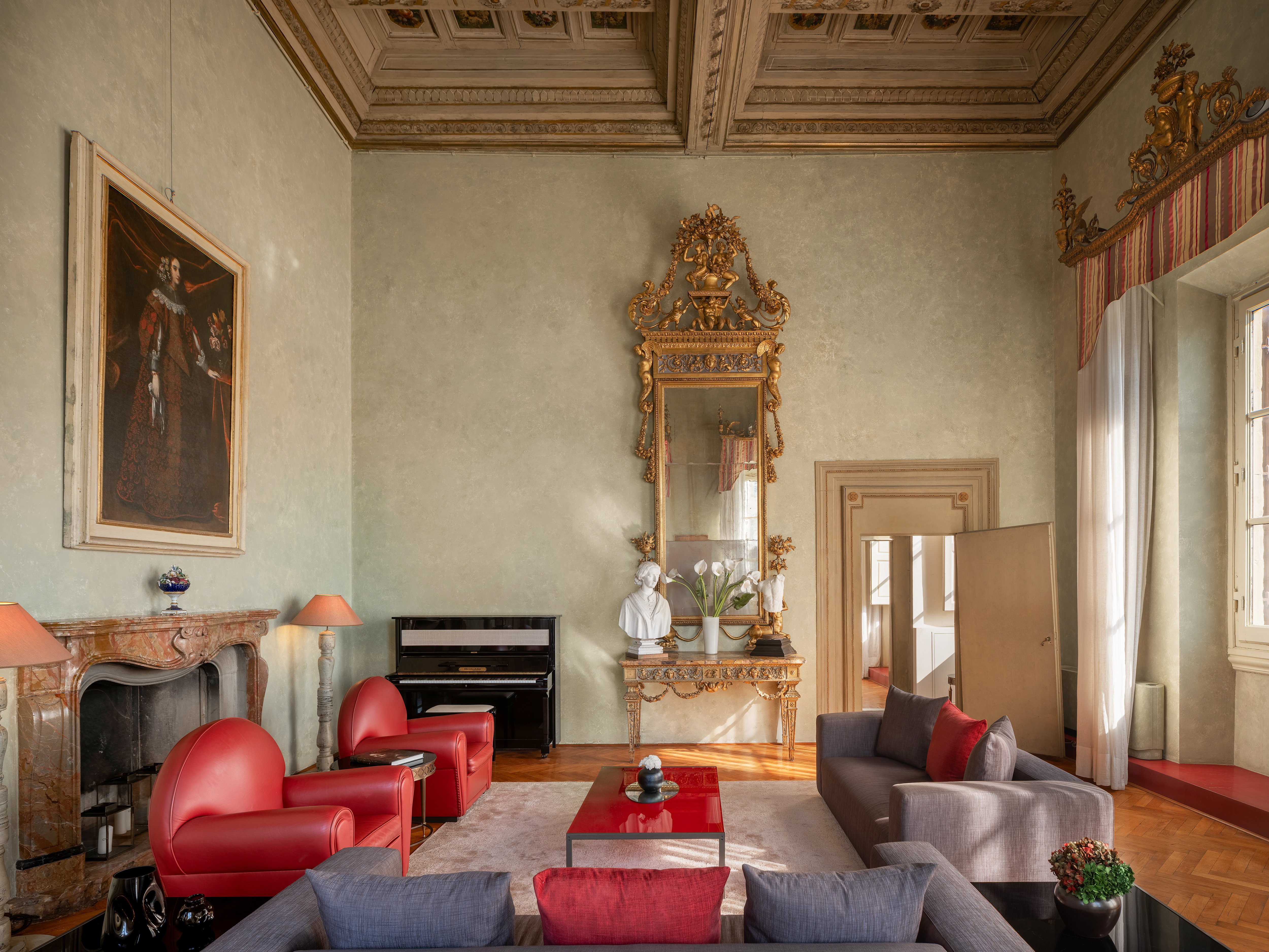 Leone Blue Suites 28/44