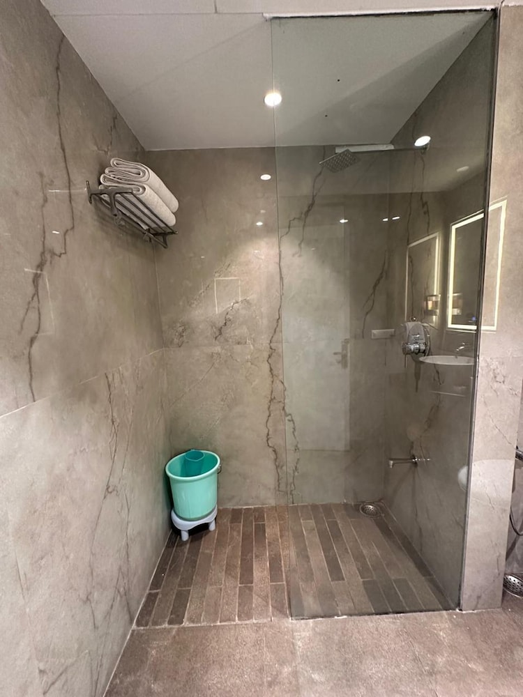 Hotel Mount Regency 56/67