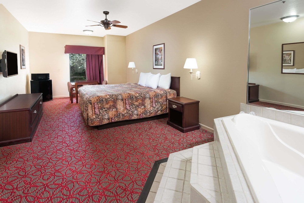 Days Inn By Wyndham St Peters/St Charles 13/28