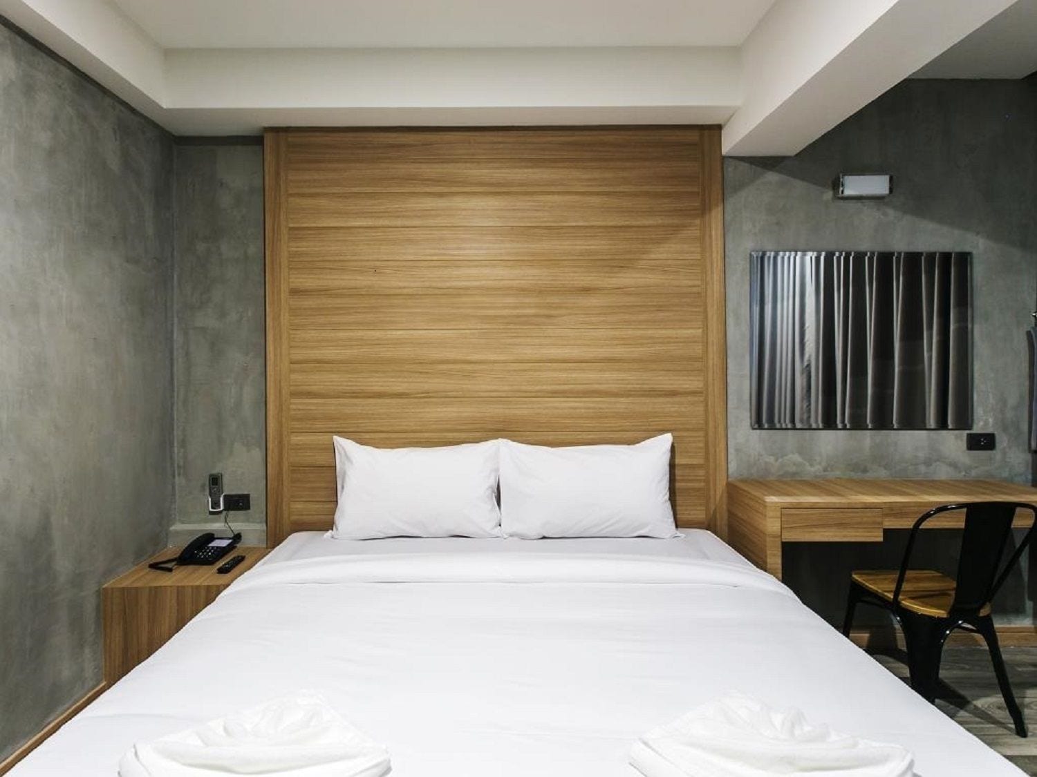 DELUXE, DOUBLE BED