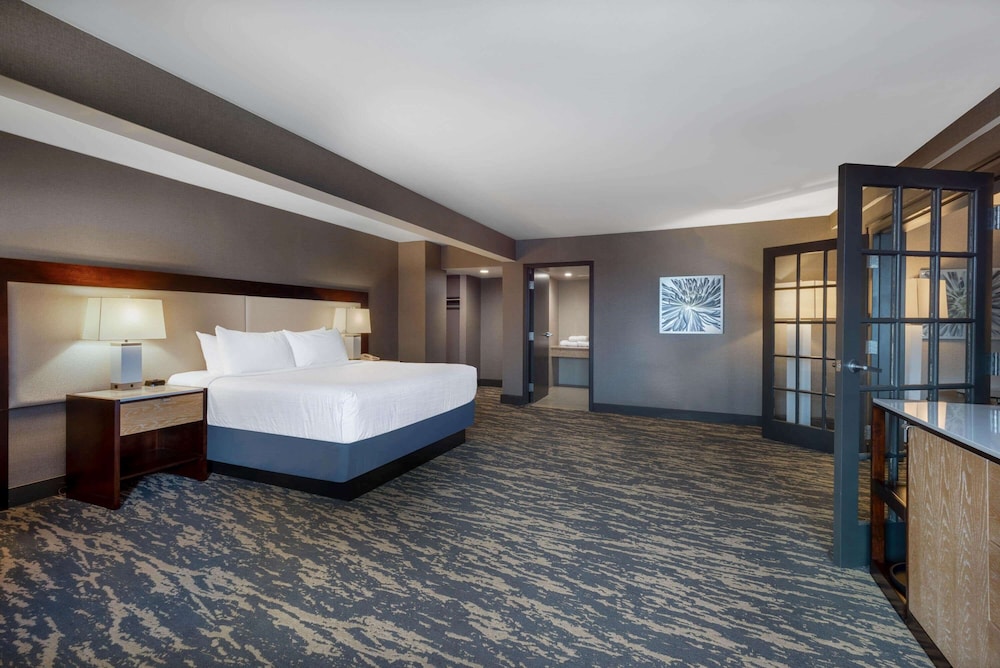 Wyndham Lancaster Resort and Convention Center 8/50