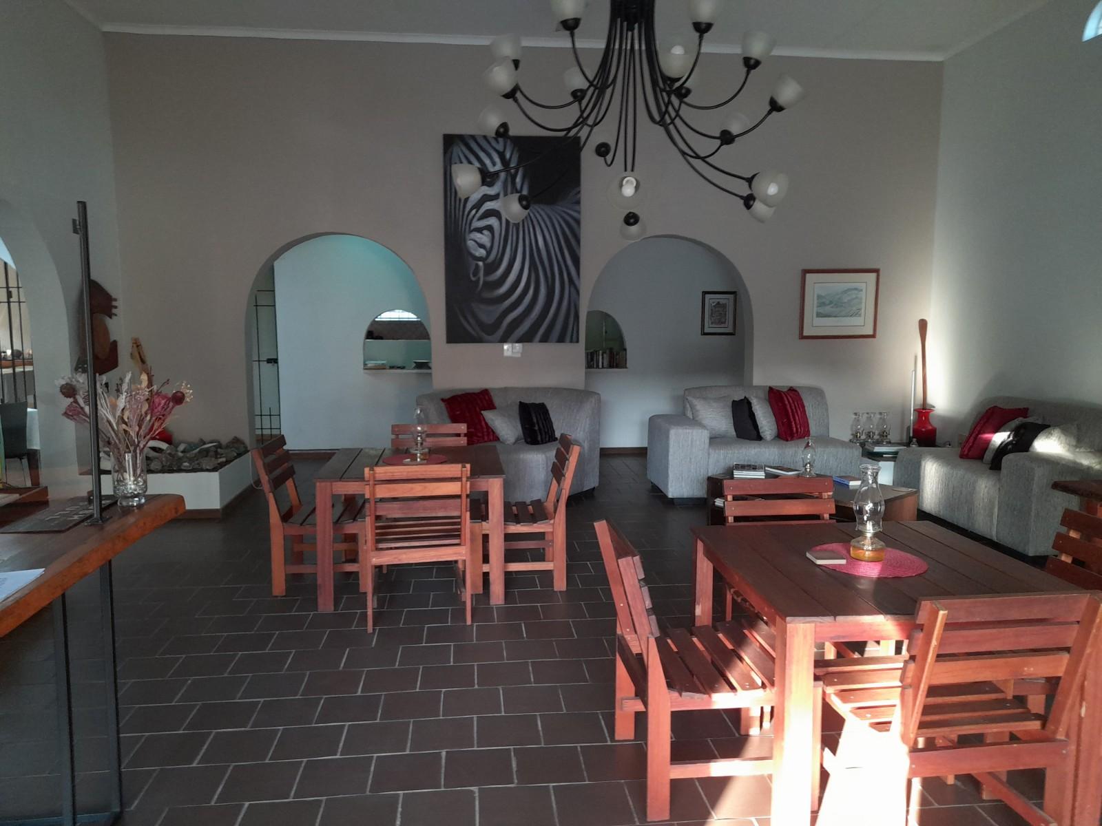Bush Pillow Guest House 4/6
