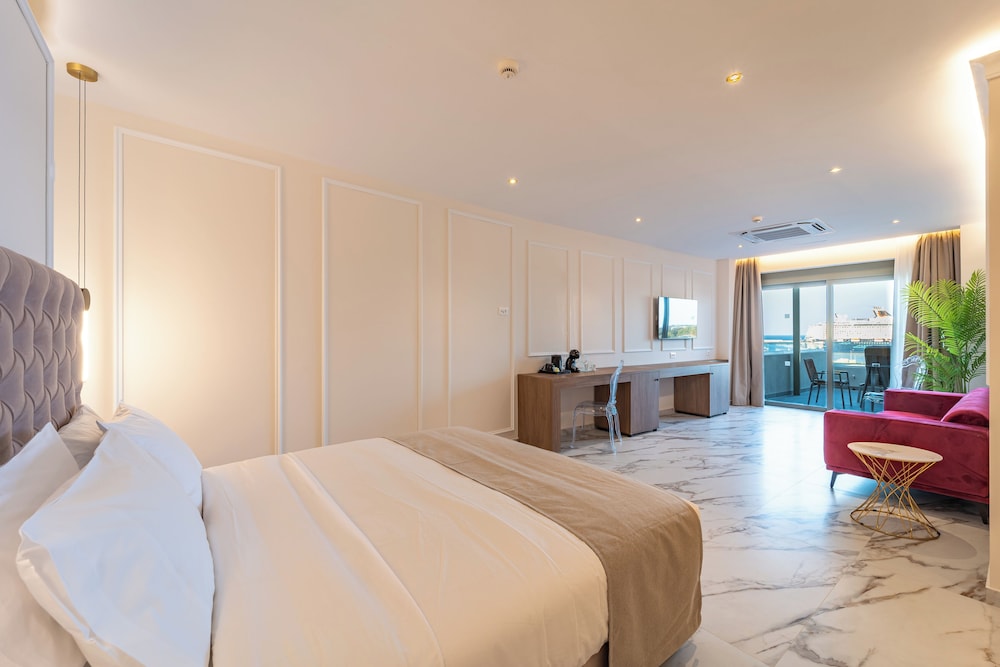 Philia Center Suites 36/73