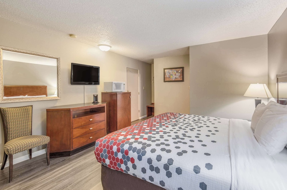 Econo Lodge Inn & Suites Yreka, CA 21/50
