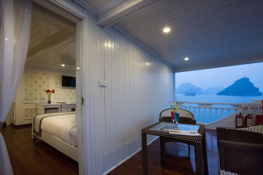 Signature Royal Halong Cruise 21/36