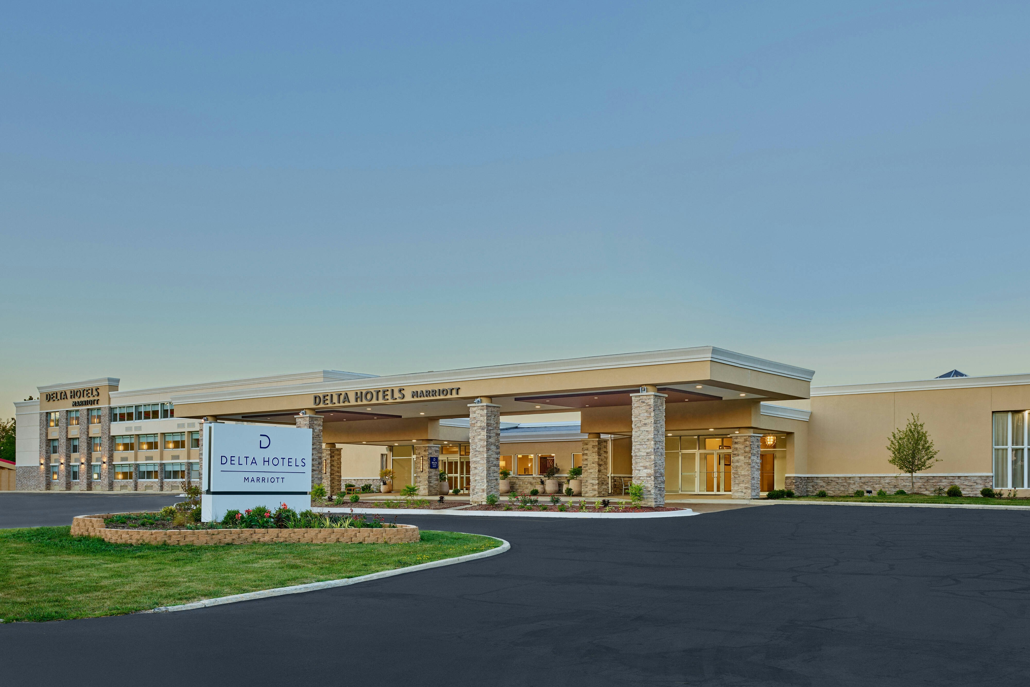 Delta Hotels by Marriott Chicago Willowbrook 2/35