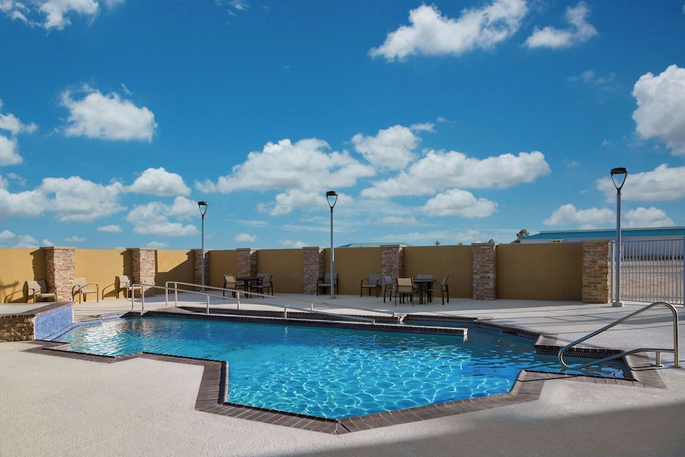 Fairfield Inn And Suites Fort Stockton 34/40