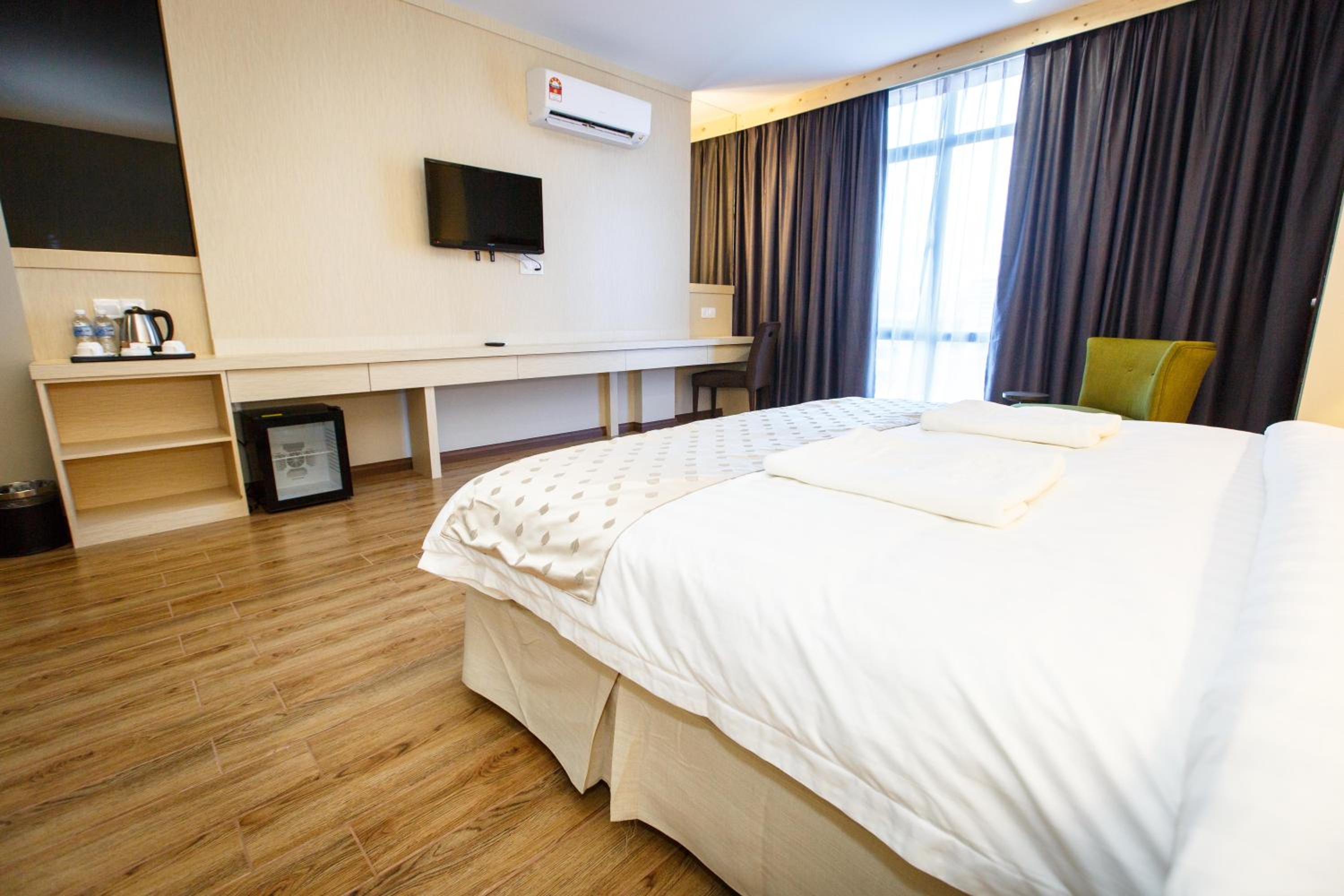 Lintas Platinum Hotel 14/59