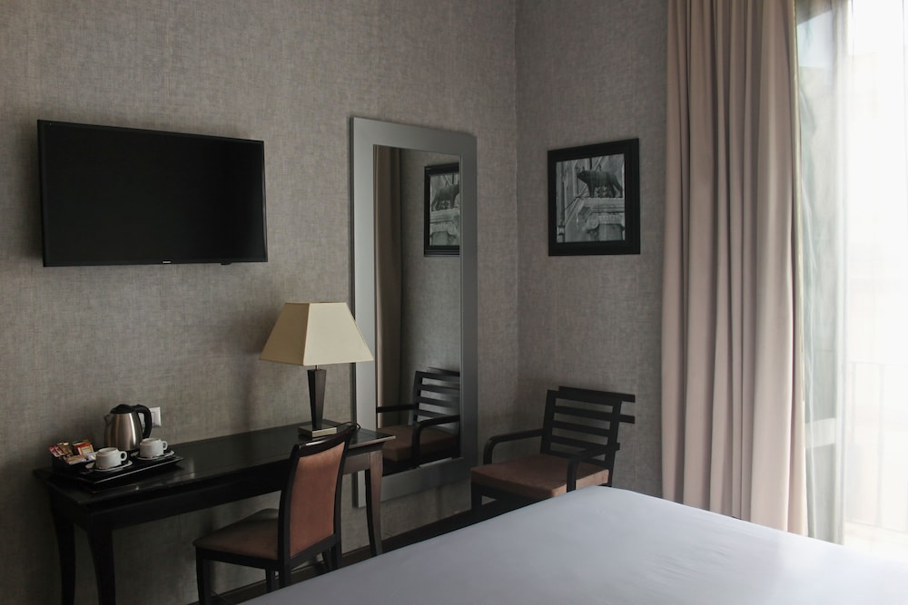 Fiume Hotel 48/53