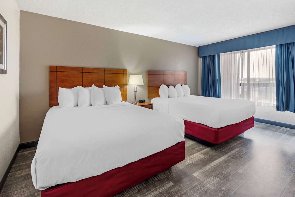 غرفة قياسية بسريرين كوين يُسمح فيها بالحيوانات الأليفة، Best Western Thunderbird Motel 2/8