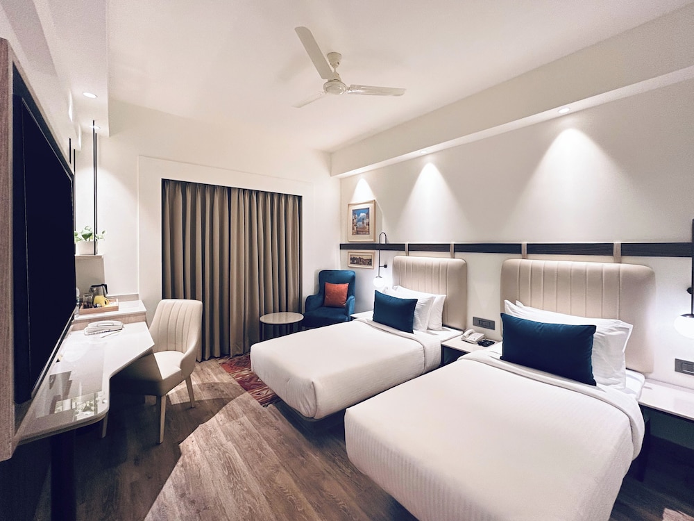 EXECUTIVE, TWIN BEDS