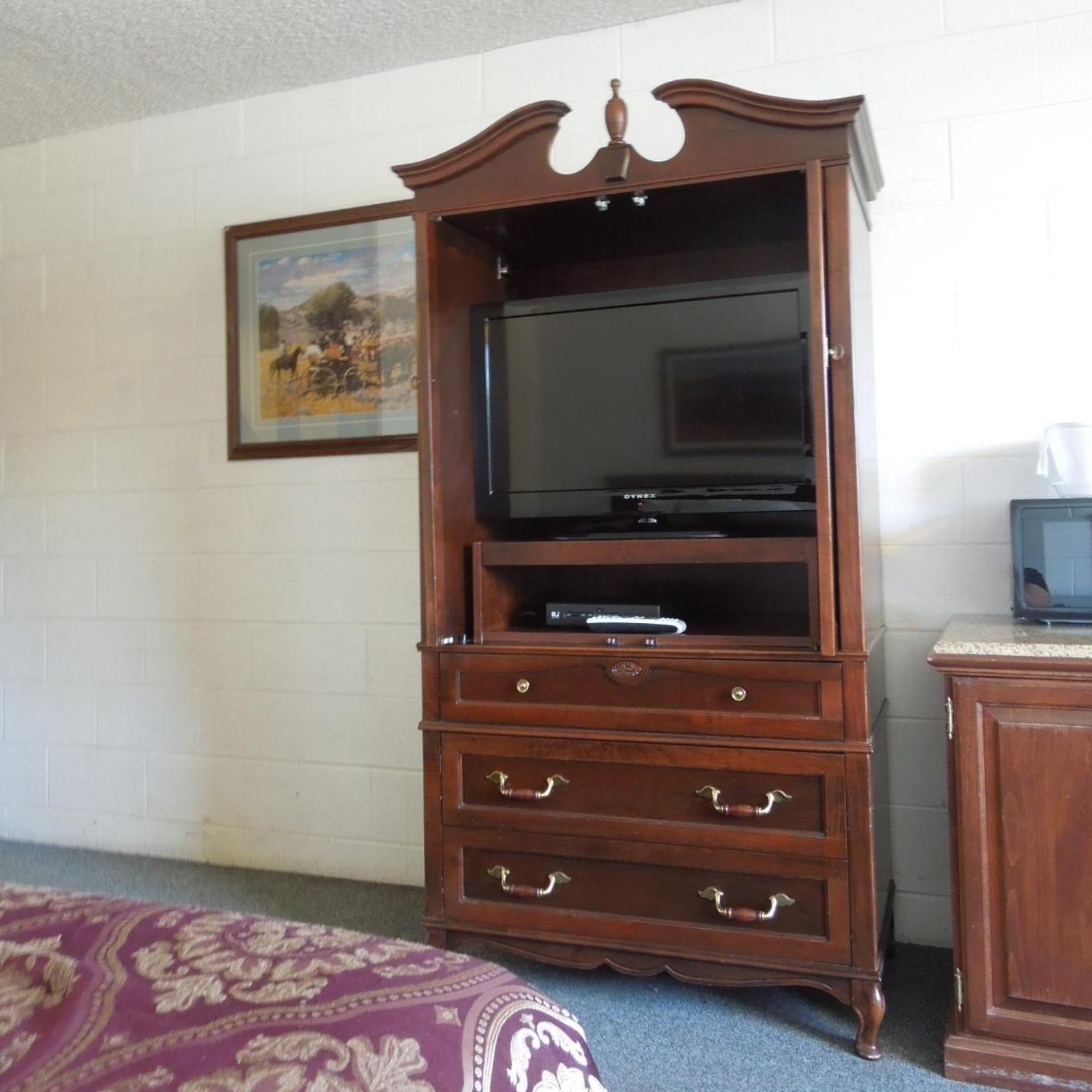 The Pines Motel 10/26