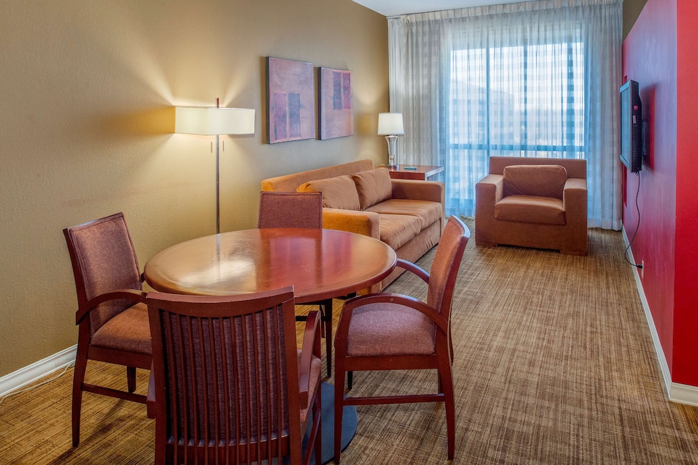 Hilton St. Louis Airport 34/58