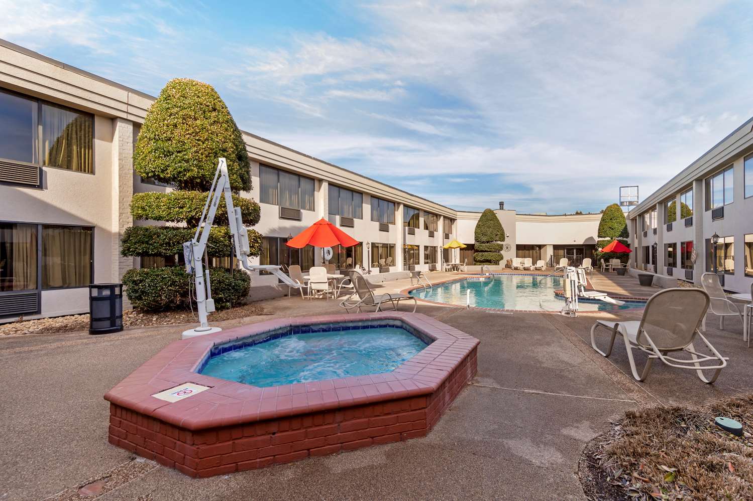 Best Western Plus Madison-Huntsville Hotel 13/14