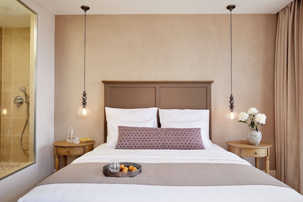 GRAND, JUNIOR SUITE, JETTED TUB, TERRACE