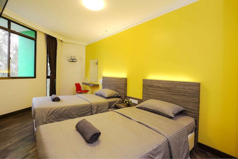 Parkland Hotel 16/32