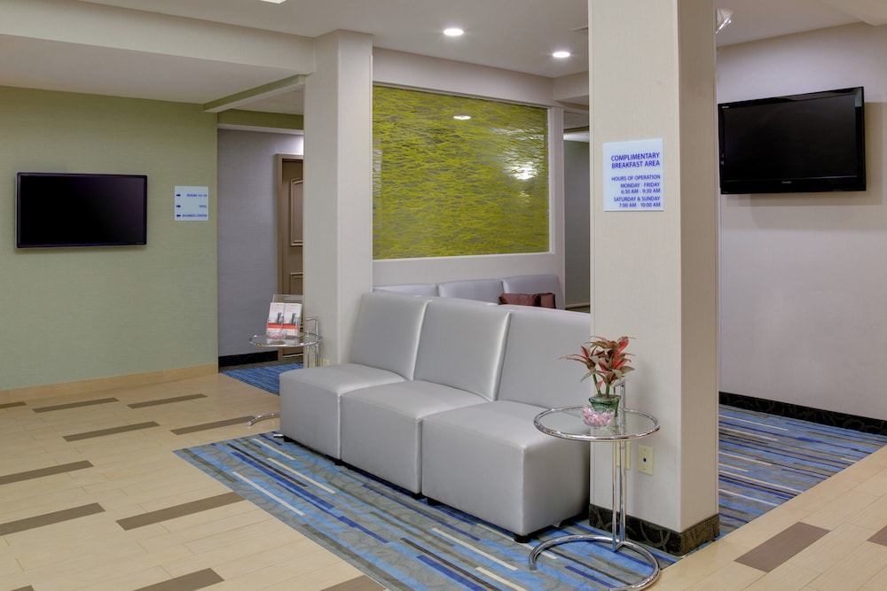 Holiday Inn Express Hotel Suites Meadowlands Area 53/72