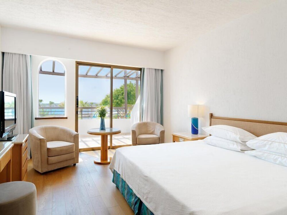 Coral Beach Hotel and Resort 29/95