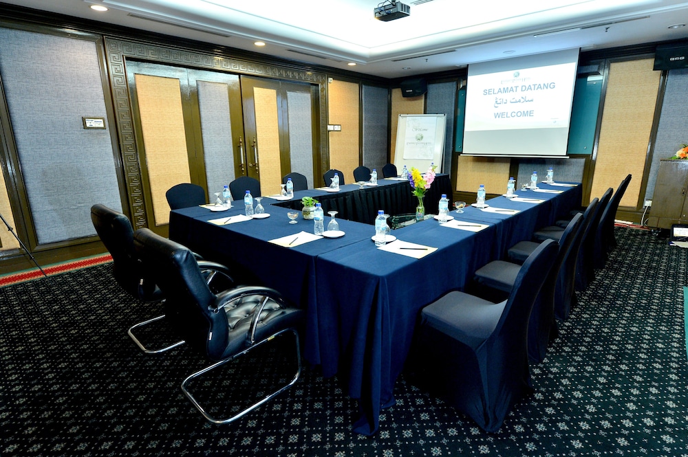 Emerald Puteri Hotel 32/37