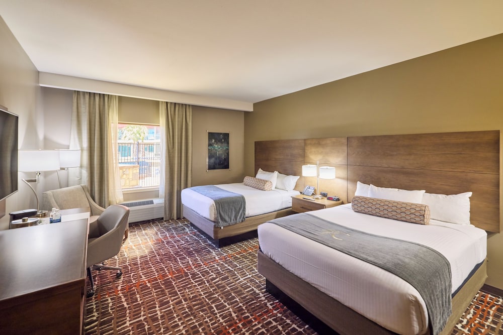 Deluxe, 2 Queen Beds, East Tower