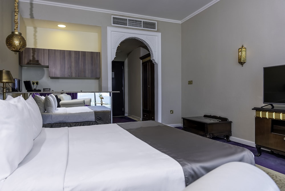 Saraya Corniche Hotel 23/83