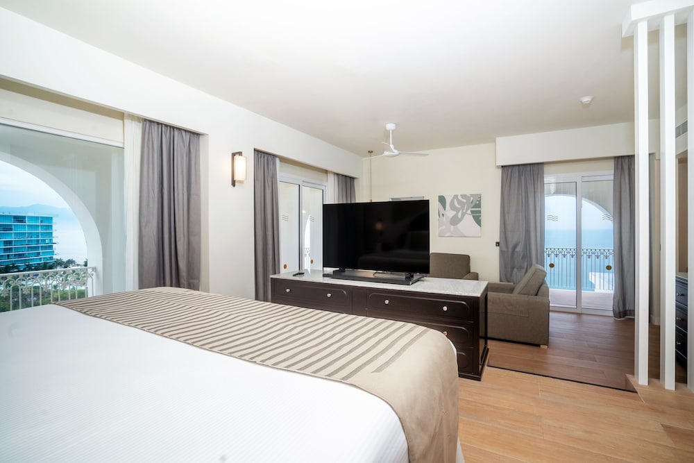 Elite, Club, Suite, 2 Double Beds, Ocean Front