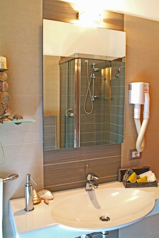Hotel Villa Paola 51/53