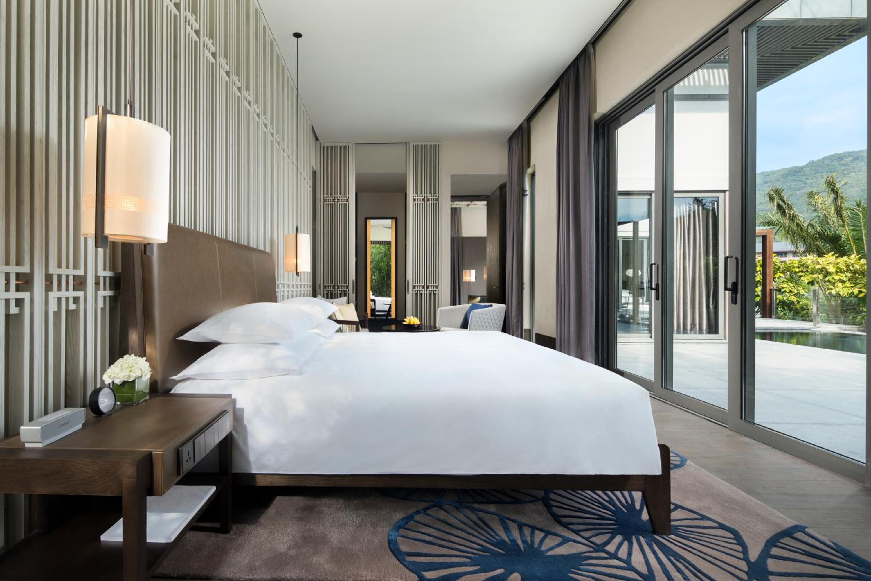 Park, Villa, King and Twin Beds, Lake View