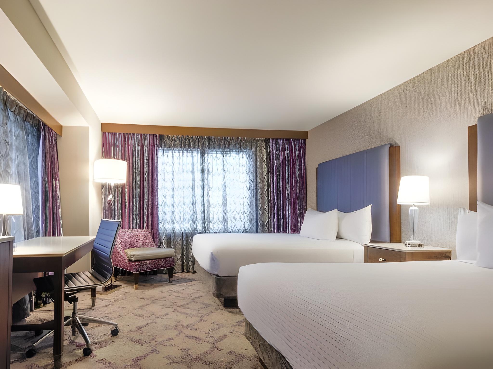 Room, 2 Queen Beds, with View