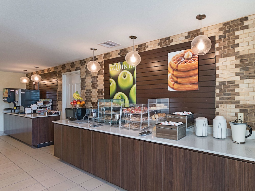 La Quinta Inn & Suites Mathis 27/27