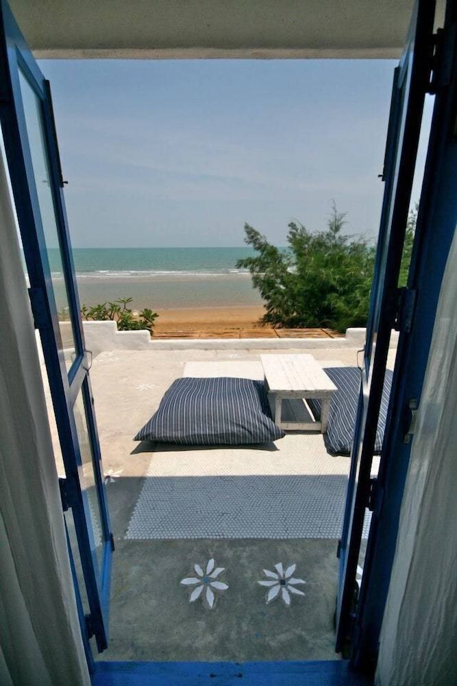 Hua Plee Lazy Beach 24/50
