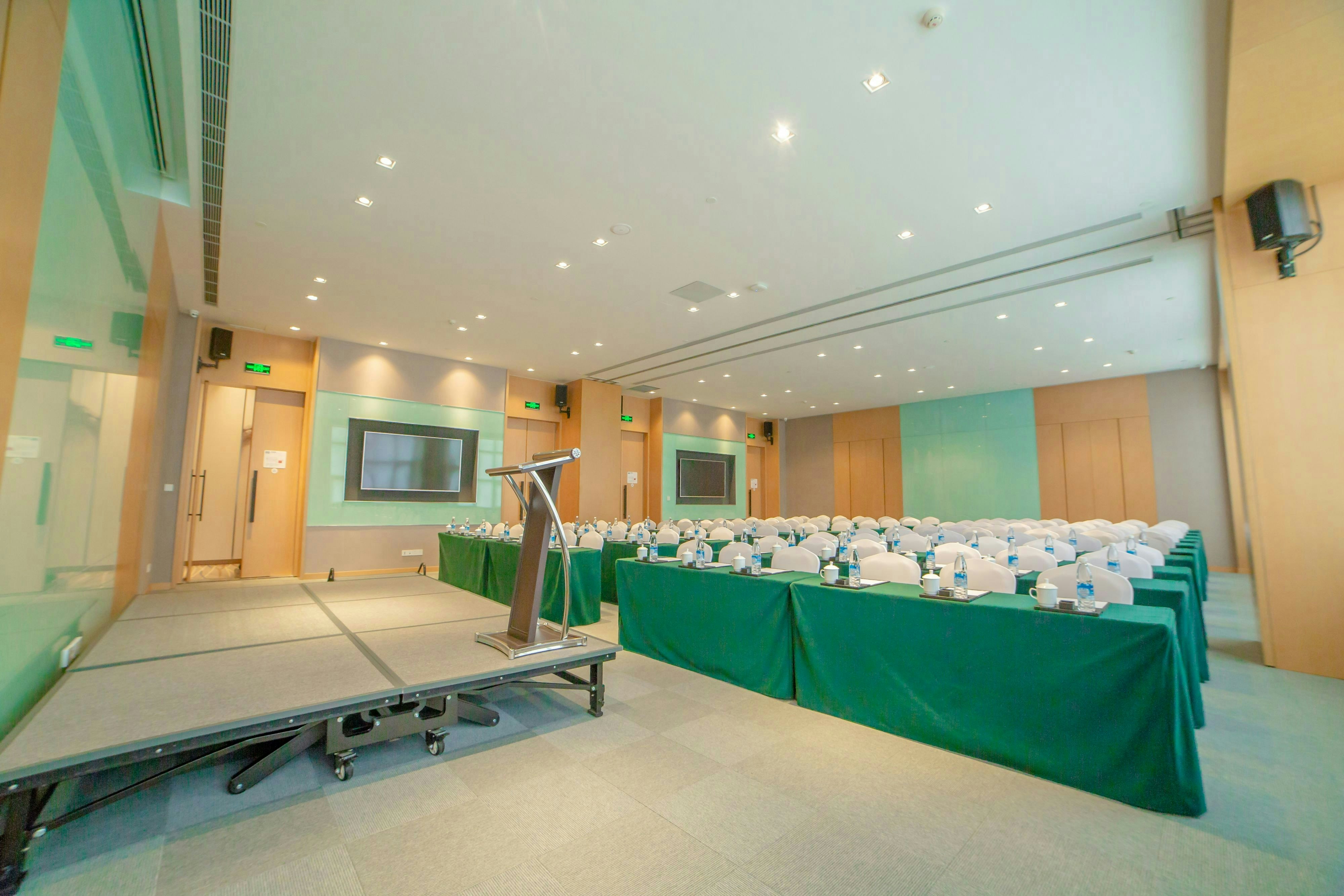 Holiday Inn Express Ya an City Center 10/50