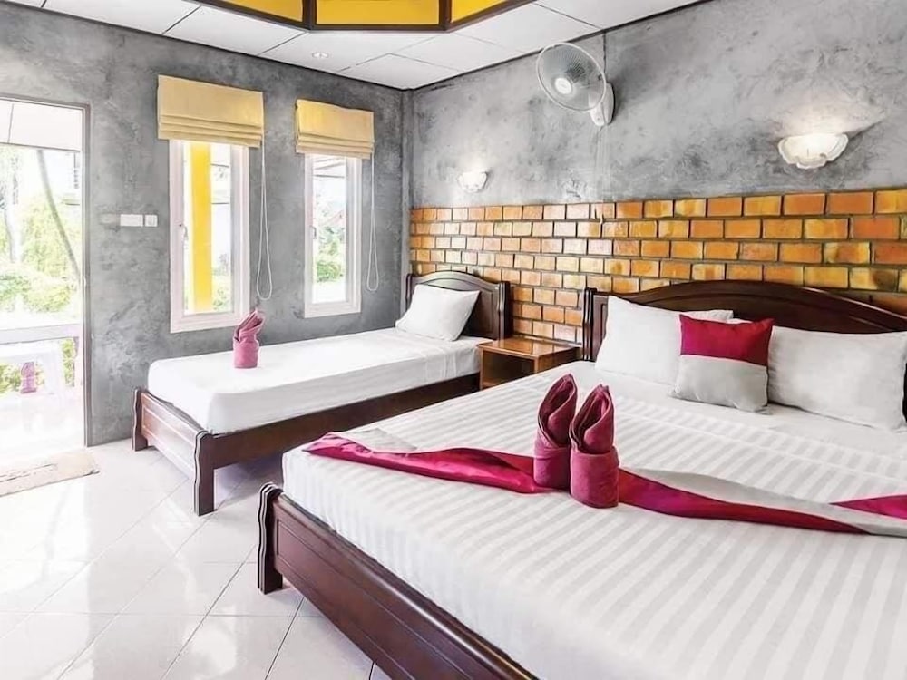 ROOM, TRIPLE, GARDEN ZONE