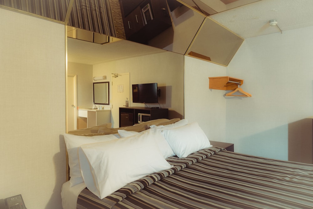 Deluxe Inn 10/70