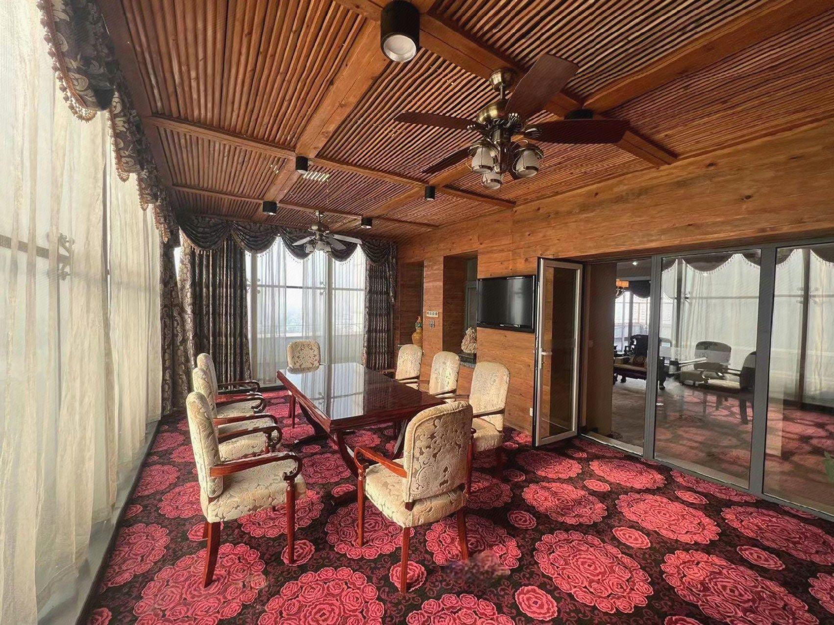 Zhongwei International Holiday Hotel 42/49