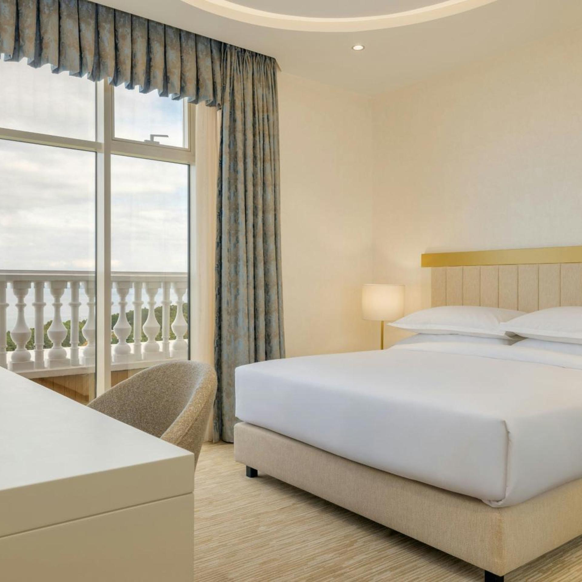 Sheraton, Suite, King Bed, Balcony, Terrace, Club Lounge Access