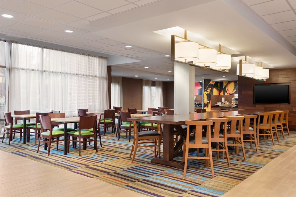 Fairfield Inn & Suites By Marriott Charlottesville Downtown/University Area 28/31